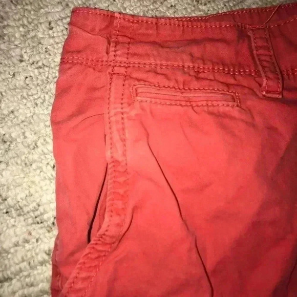 AMERICAN EAGLE RED SHORTS SIZE 33 - Picture 2 of 7